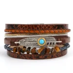 Damen western boho leder wickelarmband mit türkis und feder akzenten - dunkelbraun