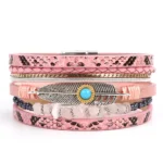 Damen western boho leder wickelarmband mit türkis und feder akzenten - rosa
