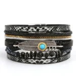 Damen western boho leder wickelarmband mit türkis und feder akzenten - schwarz
