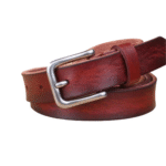 Dünner western ledergürtel mit vintage nadelschnalle - rötlichbraun