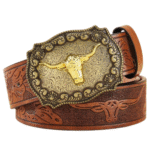 Geprägter westerngürtel mit stierkopfschnalle