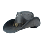 Schwarzer leder cowboyhut mit goldenen bullet-akzenten