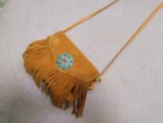 Western-leder-umhaengetasche-mit-tuerkis-akzent-4
