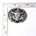 Western-stierschaedel-cowboyguertelschnalle-mit-federnakzenten-3